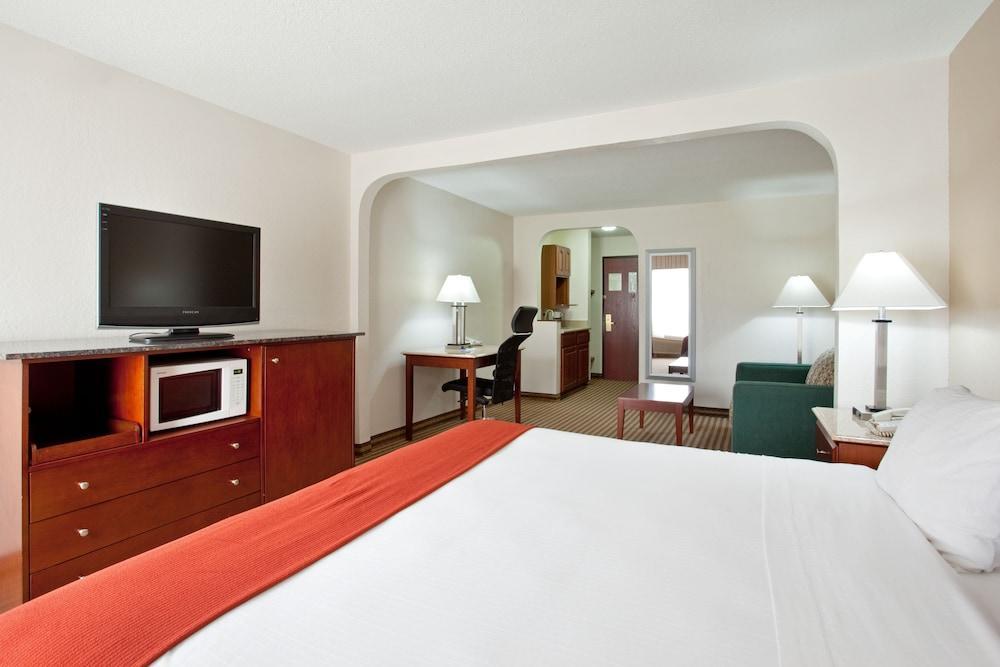 Express And By Ihg Hotel 3*