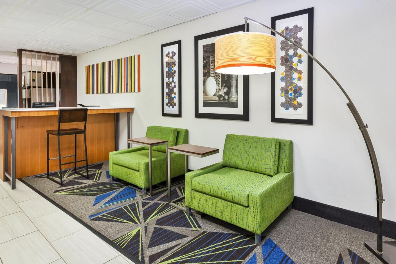 Express And By Ihg Hotel