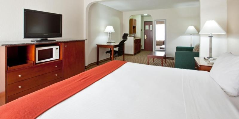Express And By Ihg 3*